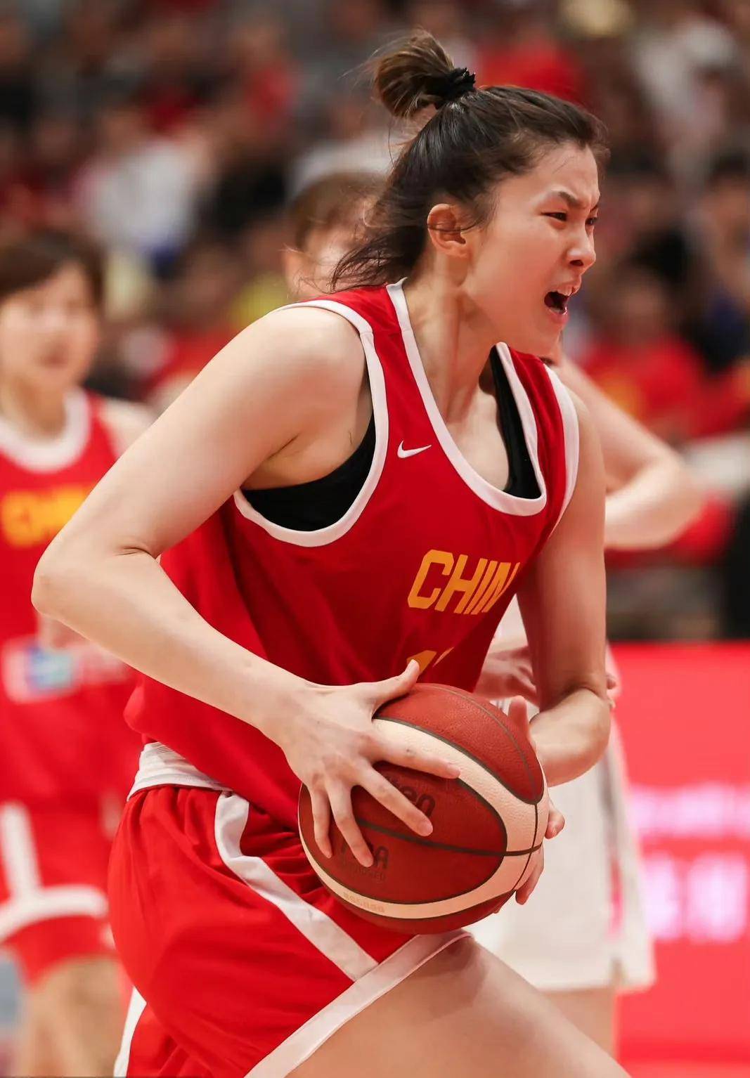 爱游戏-包含赛地聚焦：欧篮联训练课后热度飙升，犹他爵士刷新队史纪录，令人意外，资深球员宣示担当的词条