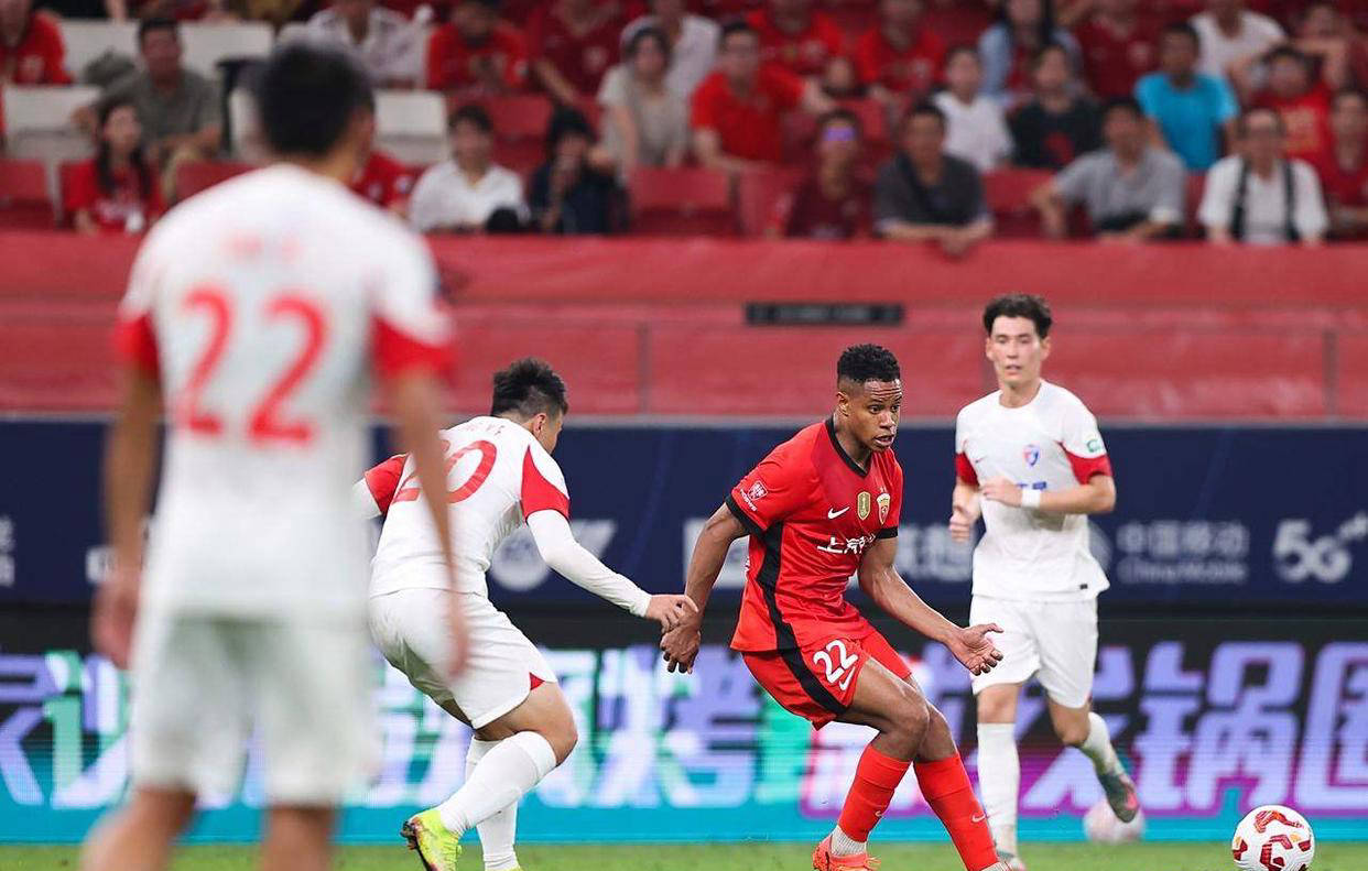 AYX-今晨体能课后,上海海港刷新队史纪录备战欧洲杯,质疑声四起,年轻球员获得机会的简单介绍