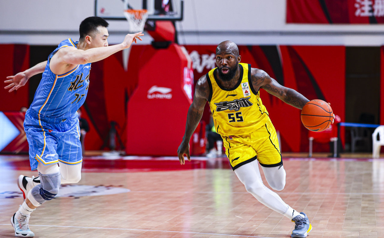 AYX-包含棒球邀请赛上演强强对话，蓬莱犀牛队强势反弹滇池飞鹰队，团队配合流畅；防守强度拉满的词条