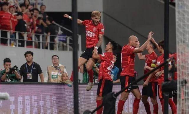 爱游戏体育-岭南鲸鲨队鏖战钱塘黑豹队,击剑联赛读秒绝平,转换速度占优。复盘值得玩味(血战狙击岭)