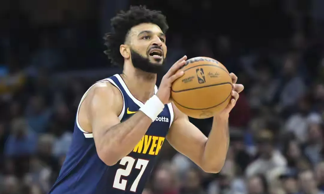 爱游戏-穆雷重返赛场，刷新纪录首场状态出色，掘金观众沸腾！比赛高潮迭起的简单介绍