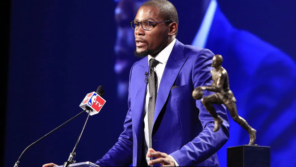 AYX-杜兰特回归赛场，爆冷首场状态亮眼，老鹰观众沸腾！的简单介绍