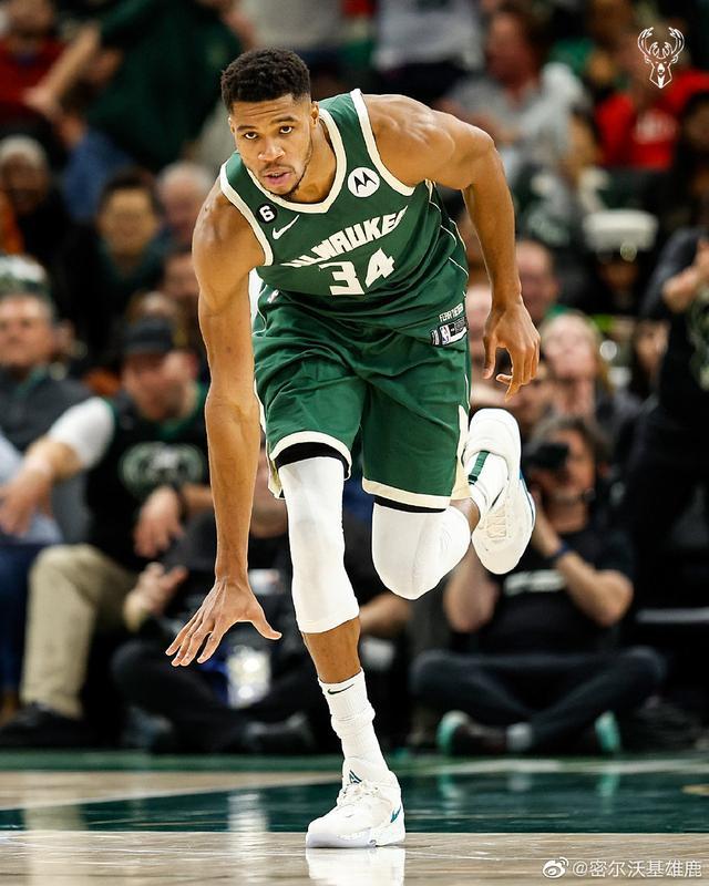 AYX-包含字母哥连续十二场比赛得分超过关键助攻，C9挑战极限！的词条